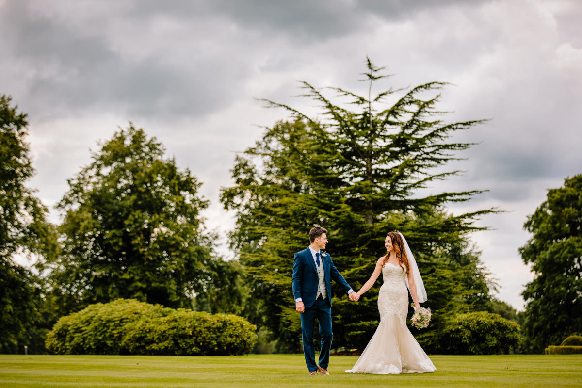 Stunning manicured grounds at Merrydale Manor wedding