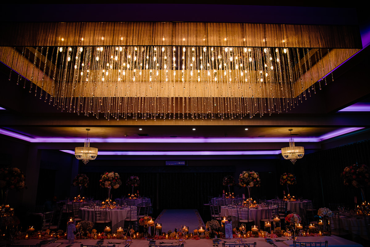 The magnificent chandelier in the Merrydale Suite