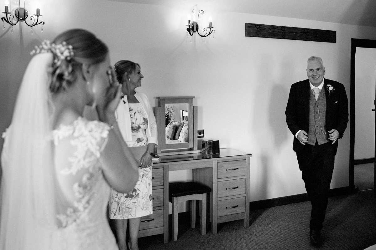 Bride seeing her dad for the first time