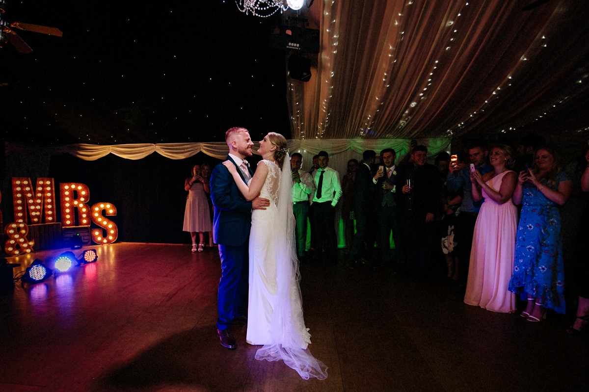 First dance ofd the bride and groom